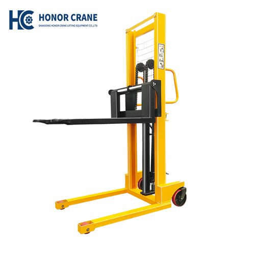 Stivuitor hidraulic cu mâner